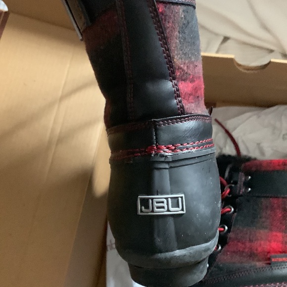 Rainboots only worn once - Picture 2 of 4